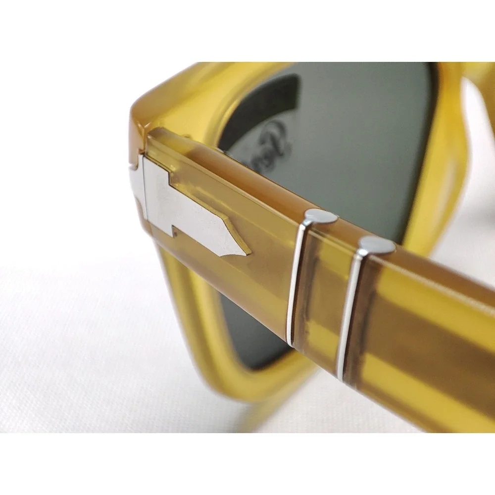 Persol serving pure